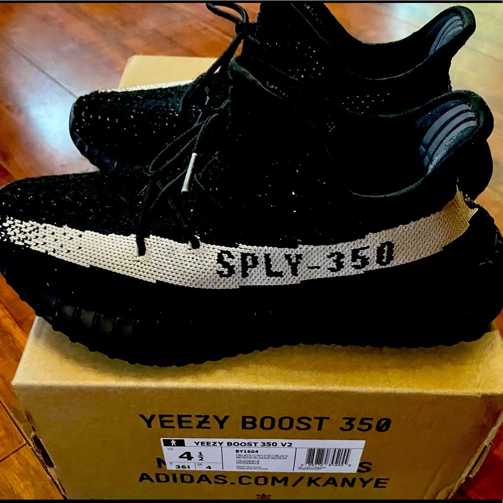 Yeezy Boost 350 V2 black cream size 4 1/2